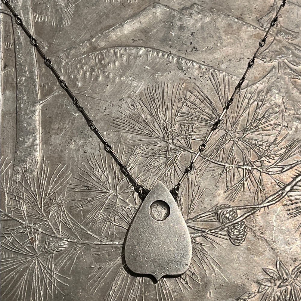 BLOOD MILK JEWELS
Planchette. Medium Oracle Necklace. - Picture 3 of 16